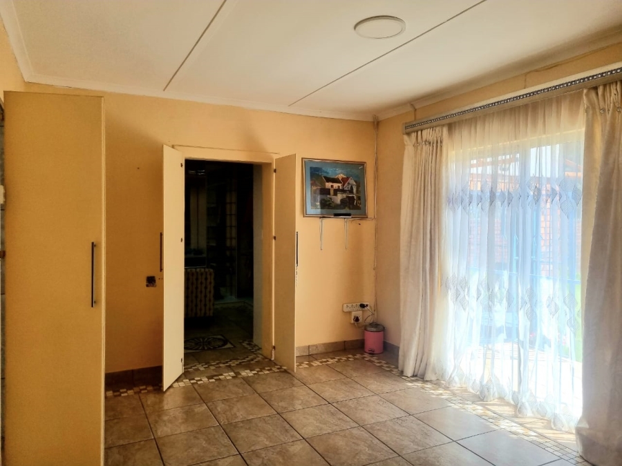 3 Bedroom Property for Sale in Roodepan Northern Cape